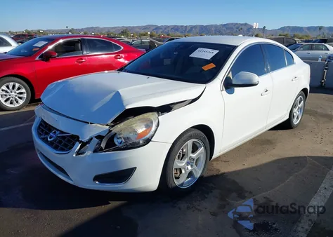2012 Volvo S60 T5 из США, поврежденный, VIN YV1622FS9C2024938